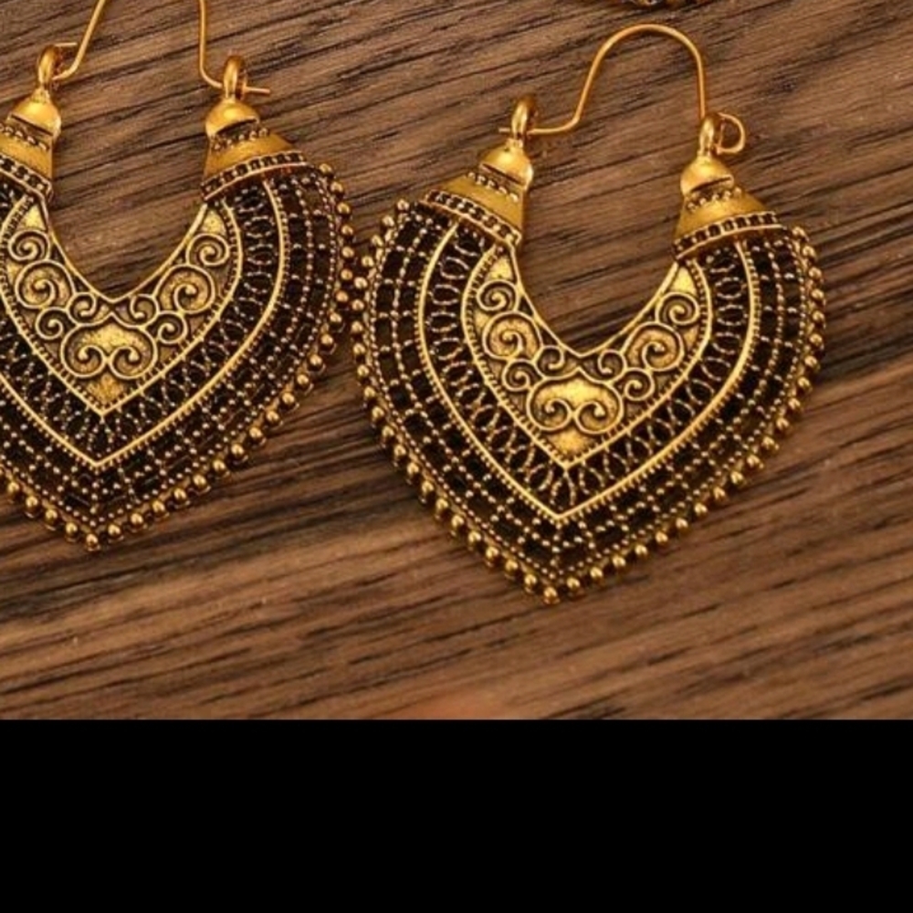 Elegant Gold and Black Earrings